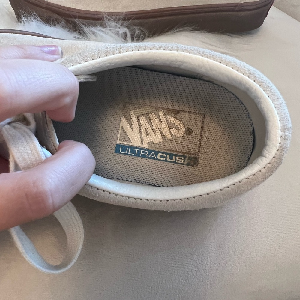 Vans - Picture 6 of 8